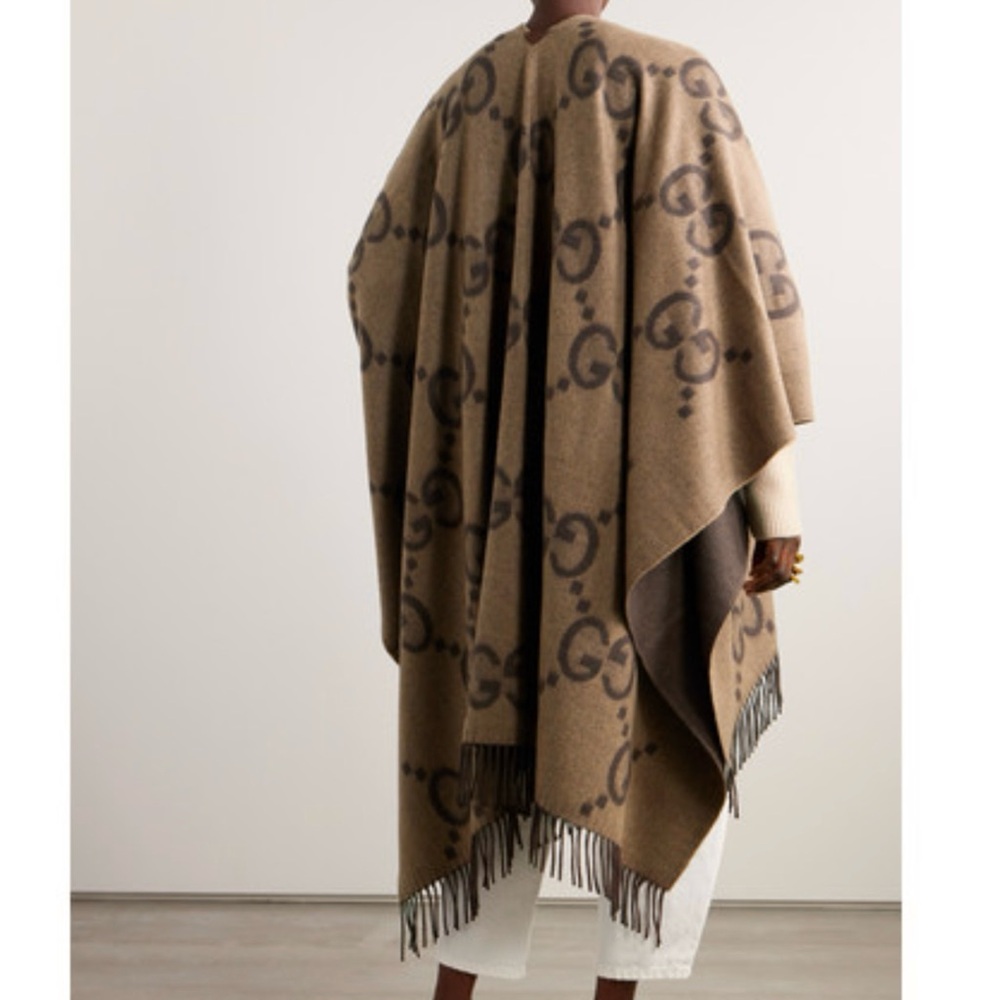 GUCCI Jumbo GG logo reversible cape poncho wrap - Picture 4 of 6